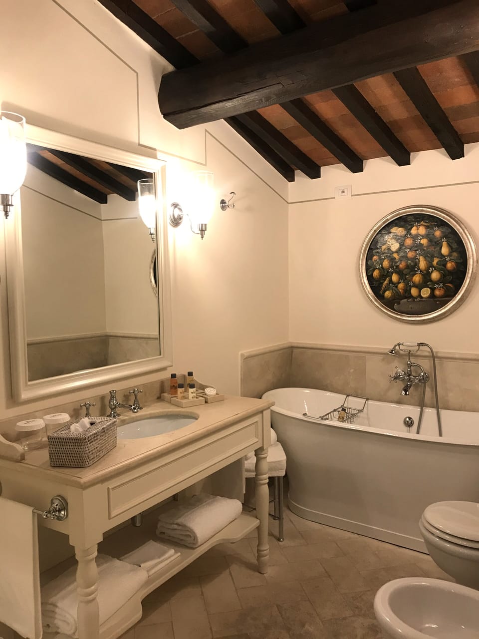 Superior Suite, 1 King Bed | Bathroom | Free toiletries, hair dryer, bathrobes, slippers