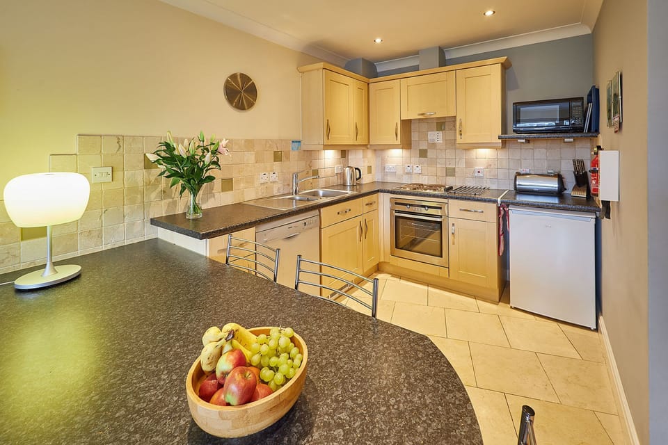 House | 2 bedrooms, desk