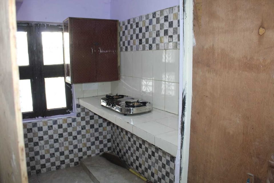 Exclusive House, City View | Private kitchen | Fridge, electric kettle, cookware/dishes/utensils