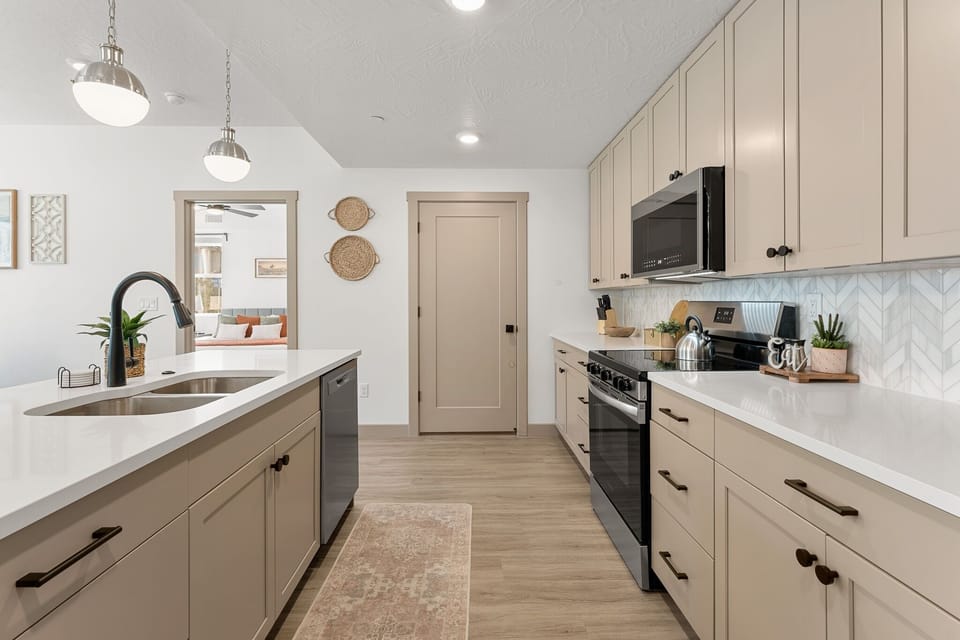 Condo, 2 Bedrooms | Private kitchen | Fridge, oven, coffee/tea maker, toaster