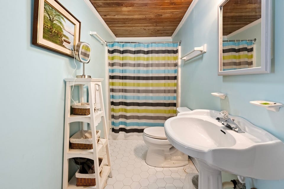 Laughin Place 7 Bedroom Home by Peace Vacations House in Pawleys Island