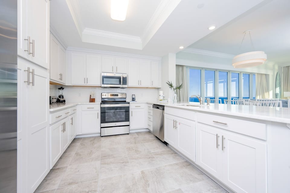 Condo, 4 Bedrooms | Private kitchen | Fridge, oven, coffee/tea maker