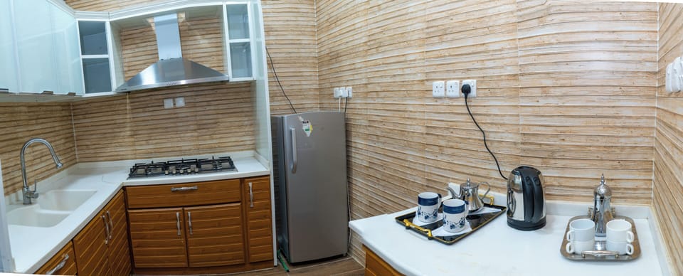 Comfort Studio Suite | Private kitchen | Mini-fridge, microwave