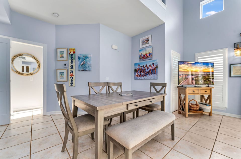 Dining area for 8