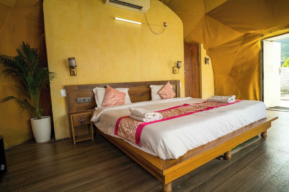 Deluxe Tent, Balcony, Valley View | 1 bedroom, individually decorated, individually furnished, free WiFi