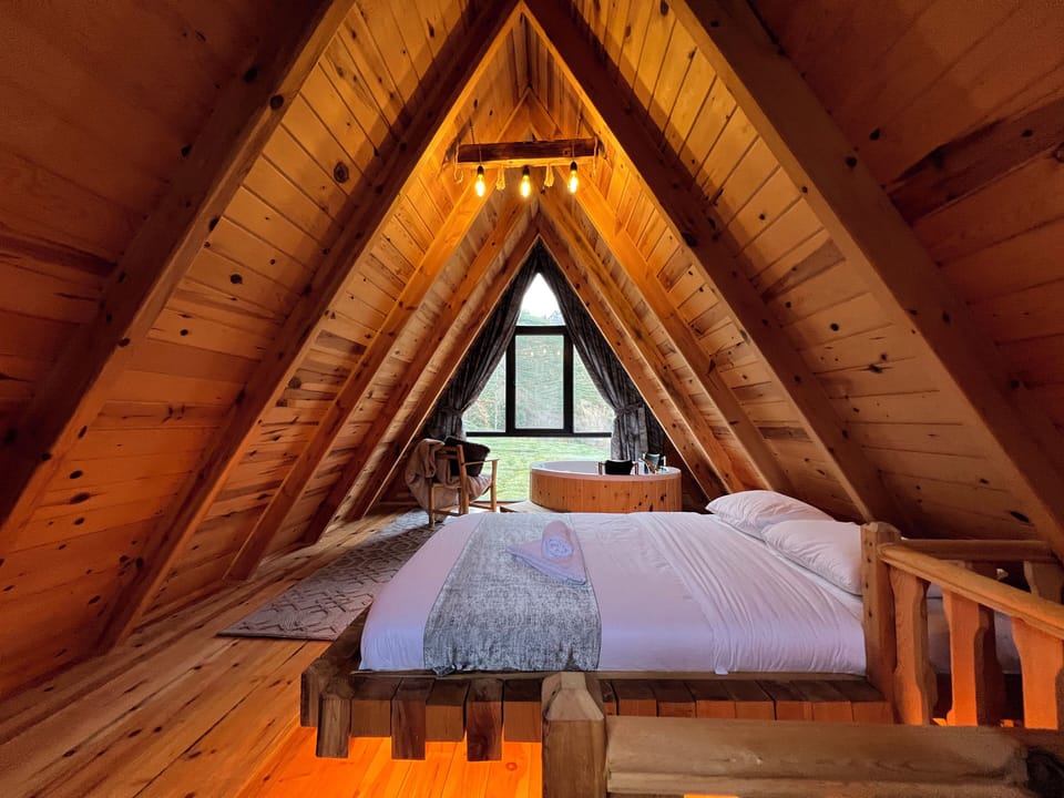 Deluxe Suite, Mountain View | 1 bedroom, premium bedding, soundproofing, free WiFi