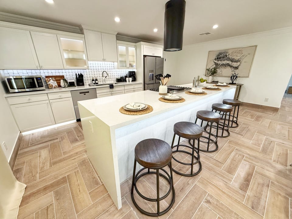 Large *NEW* kitchen with all the right touches