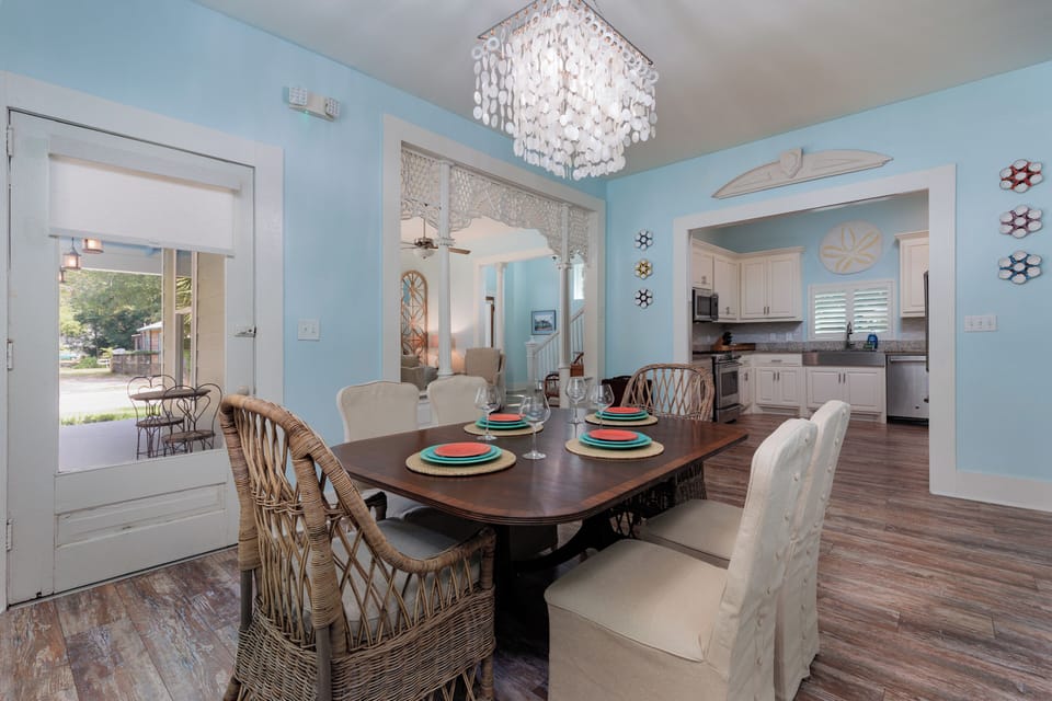 Dining area off the kitchen 