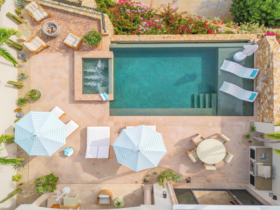 Alegre 4 - Sky views of pool & Hot tub area
