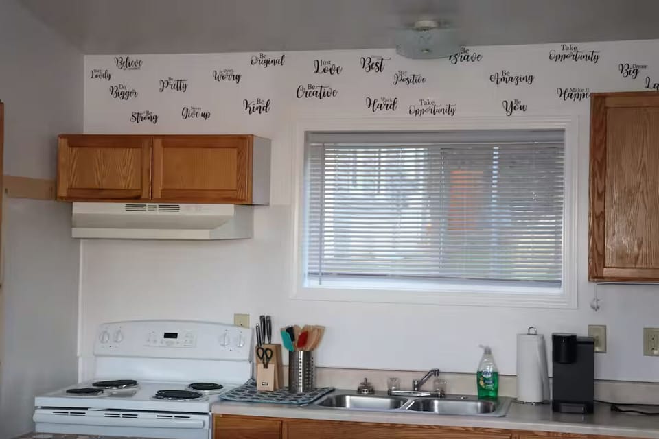 Standard Studio | Private kitchen | Microwave, oven, stovetop, cookware/dishes/utensils