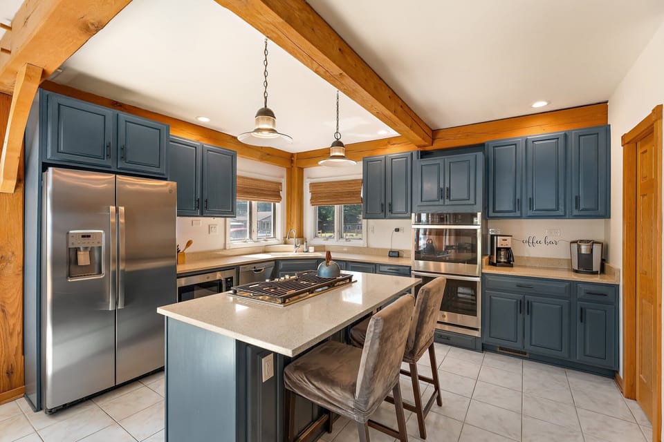 Great size kitchen with 2 person island