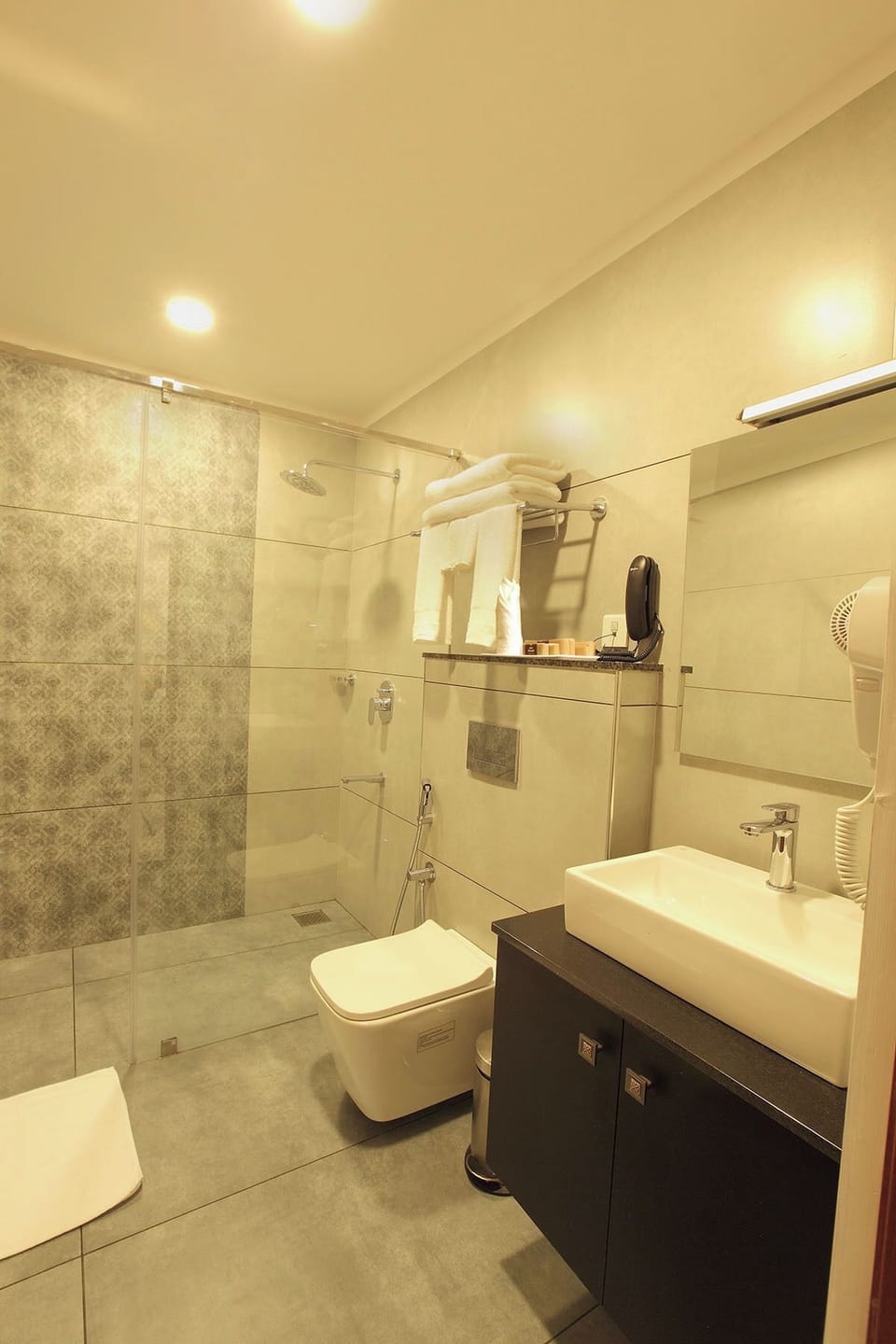 Double Room | Bathroom | Shower, free toiletries, hair dryer, bathrobes