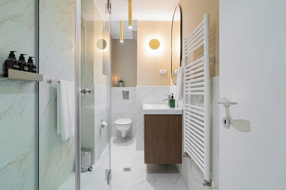 Designer 2-Bedroom Flat with Balcony & Full Amenities Steps from Piata Universitatii Apartment in Bucharest