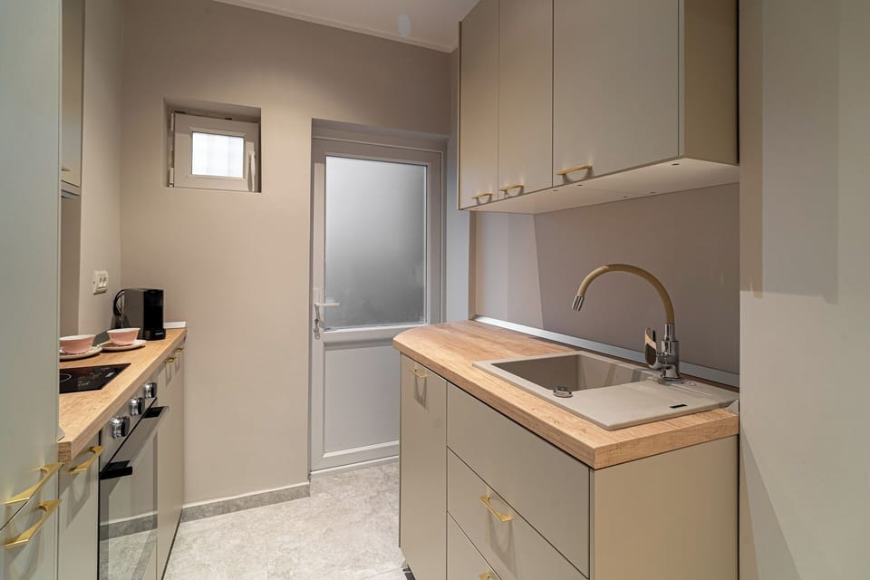 Deluxe Apartment, 2 Bedrooms, Balcony, City View | Private kitchen | Coffee/tea maker, electric kettle