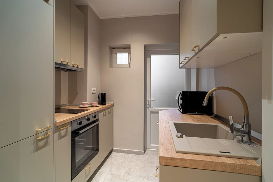 Deluxe Apartment, 2 Bedrooms, Balcony, City View | Private kitchen | Coffee/tea maker, electric kettle