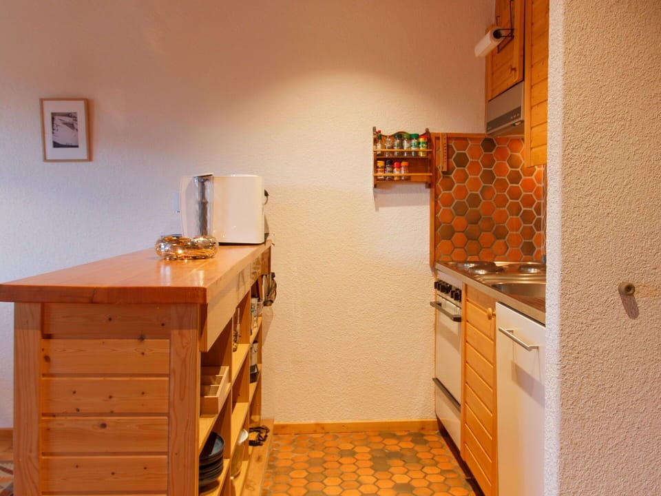 Flooring, Wood, Countertop, Interior Design, Cabinetry, Kitchen, Furniture, Floor, Ceiling, Room