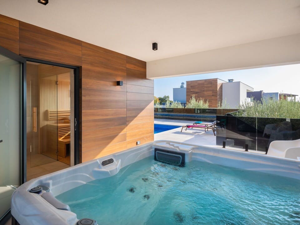 Apartment, Sea, Balcony, Shade, Hotel, Resort, Penthouse Apartment, Aluminium