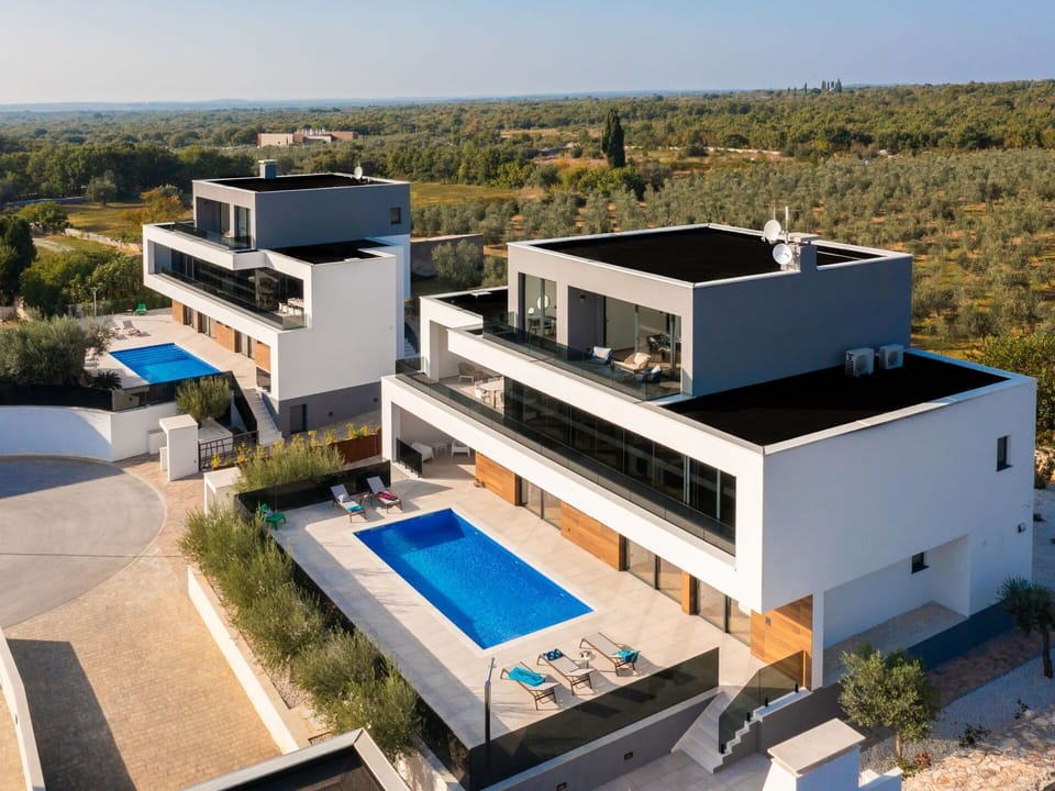 Apartment, Sea, Balcony, Shade, Hotel, Resort, Penthouse Apartment, Aluminium