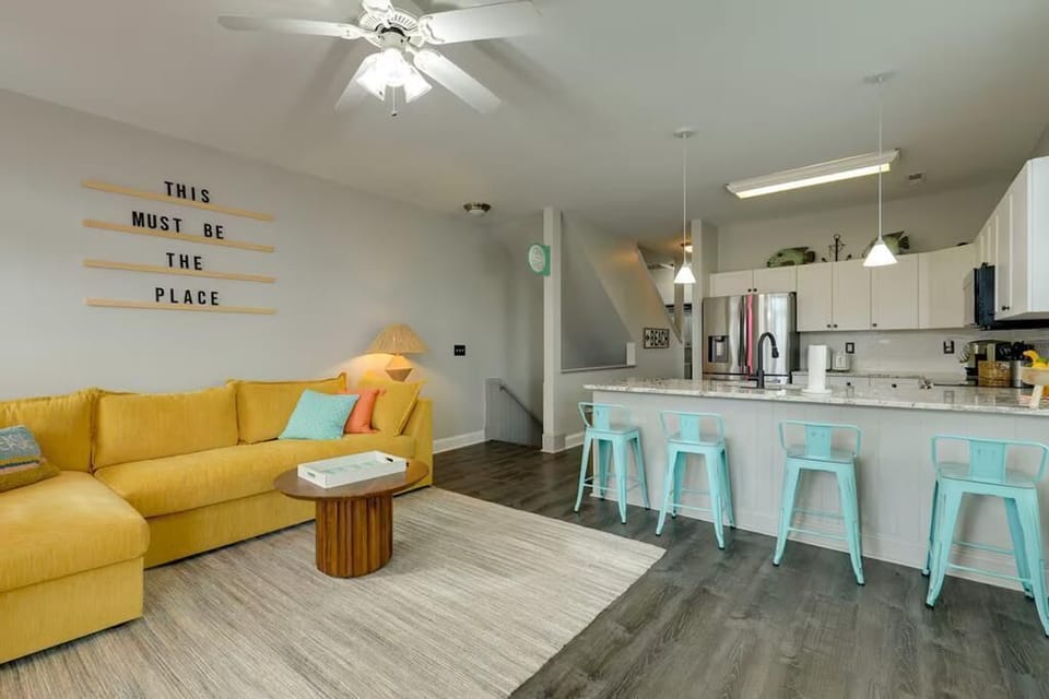 Level 2 Kitchen Bar Counter Right Side