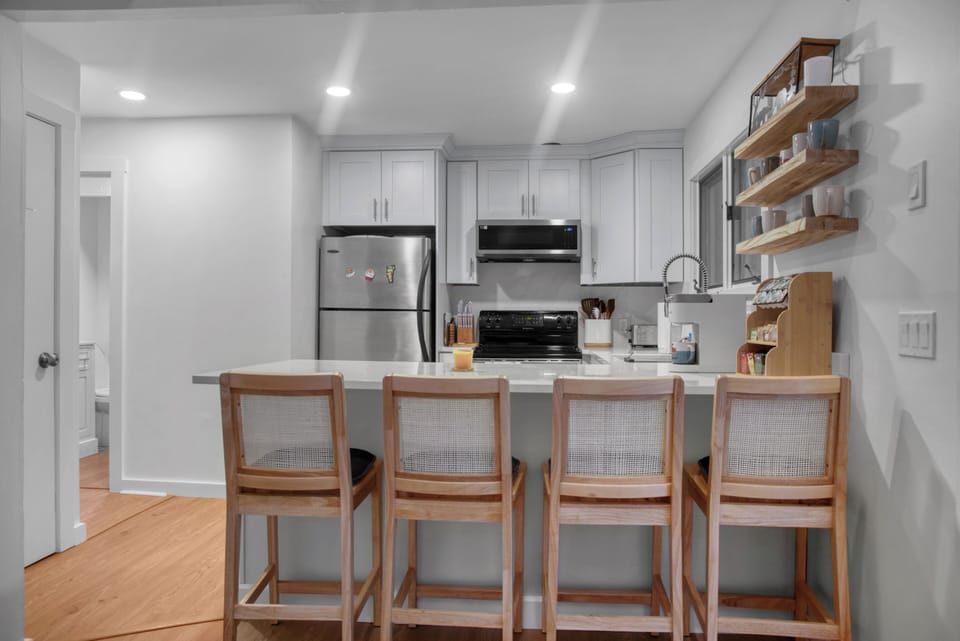 Full kitchen 
