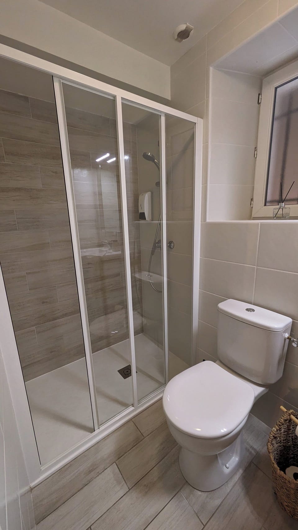 Classic Twin Room, 2 Twin Beds, Hill View | Bathroom | Shower, hair dryer, towels, soap