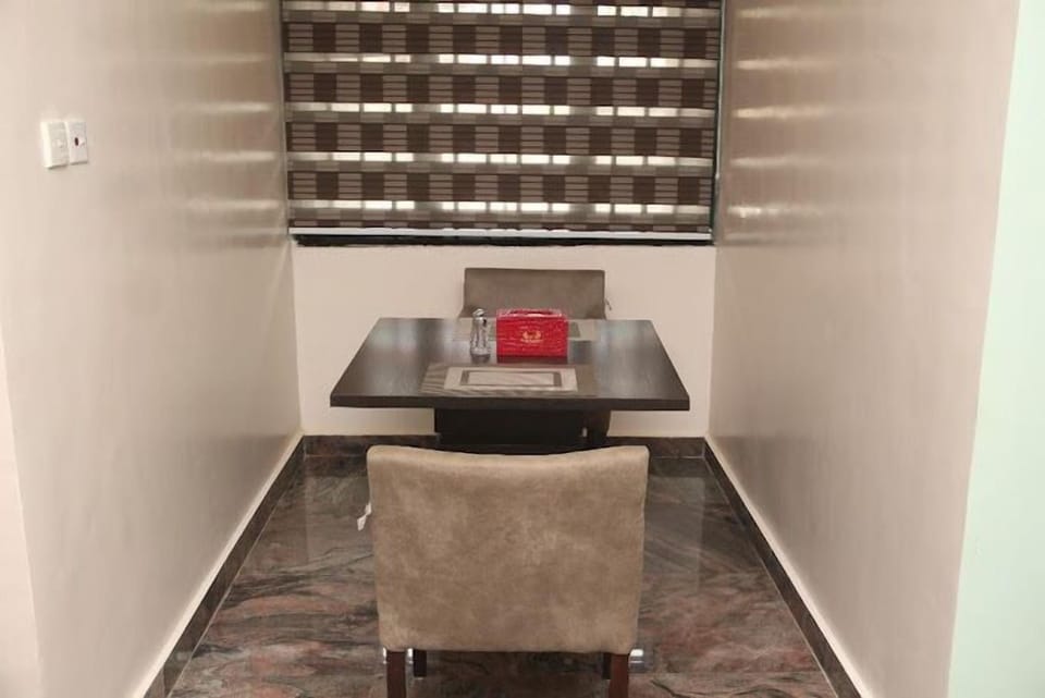 Family Apartment, Balcony, City View | Dining room