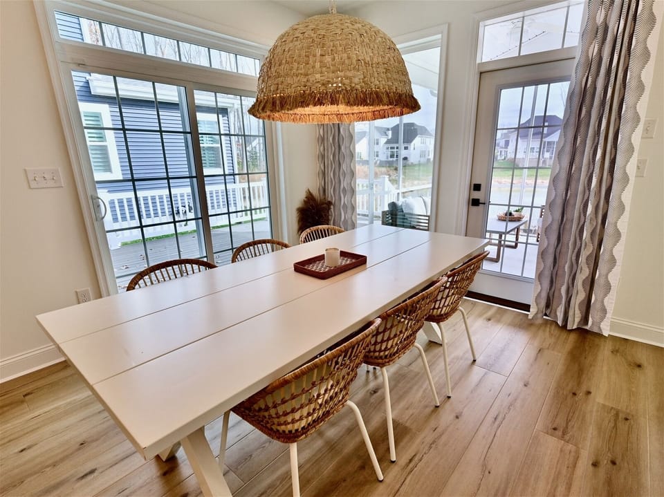 Large dinning area for family gathering