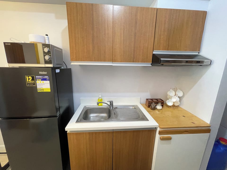 Luxury Condo, 1 Queen Bed, Balcony, Ocean View | Private kitchen | Electric kettle