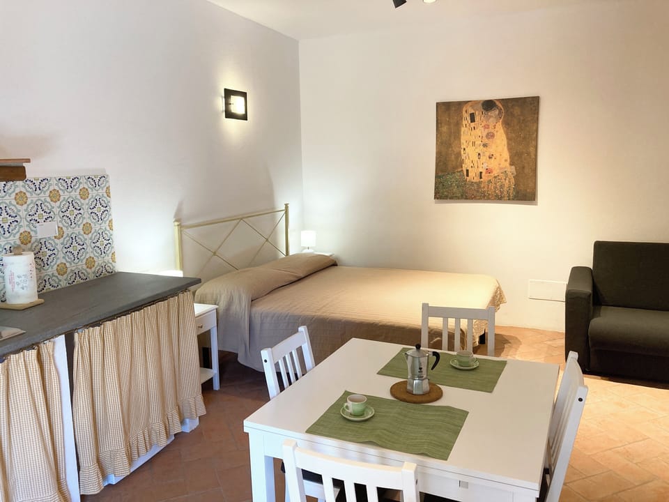 Deluxe Apartment, Garden View | 1 bedroom, blackout drapes, soundproofing, iron/ironing board