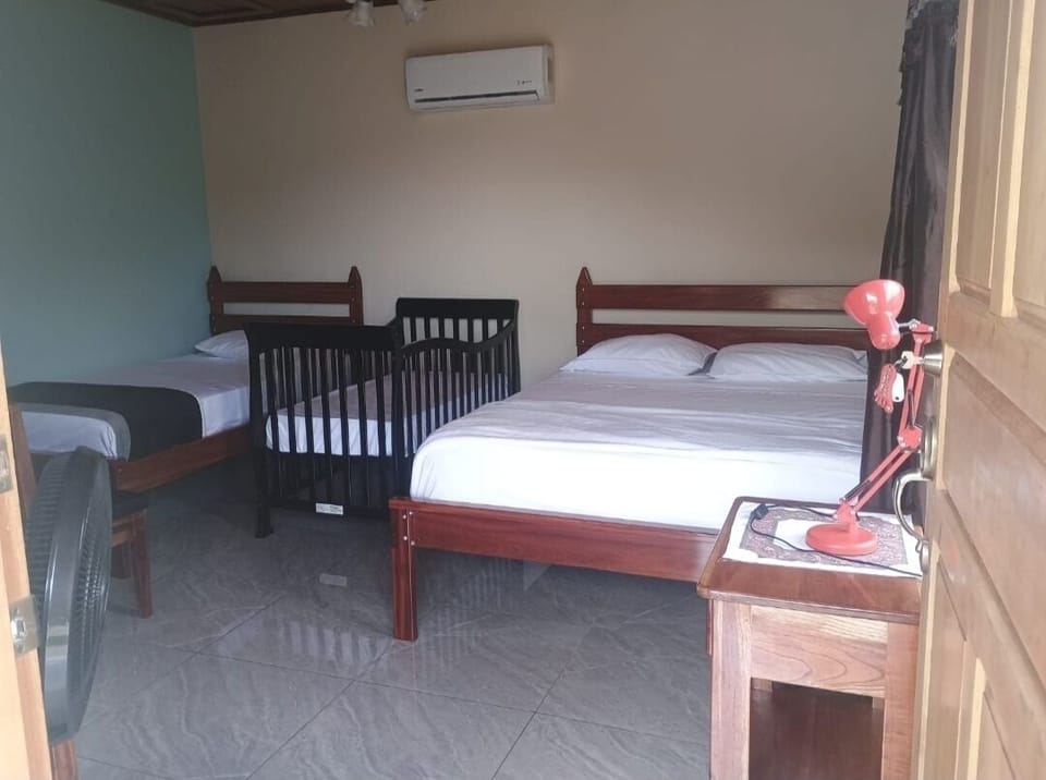 Basic Room, Mountain View | WiFi (free)