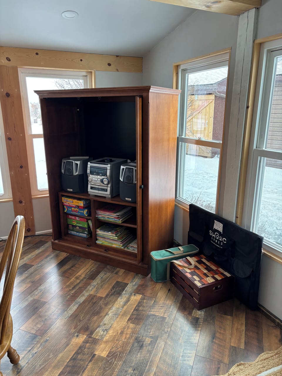 Stereo with bluetooth capabilities, children’s books, and indoor/outdoor games.