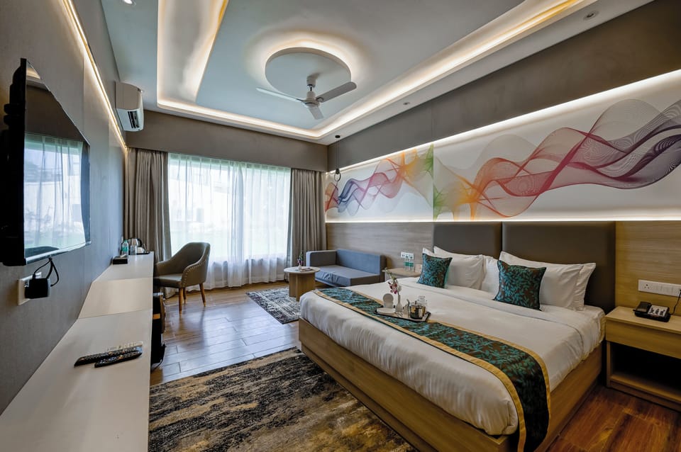 Tiger's Room | Egyptian cotton sheets, premium bedding, minibar, desk
