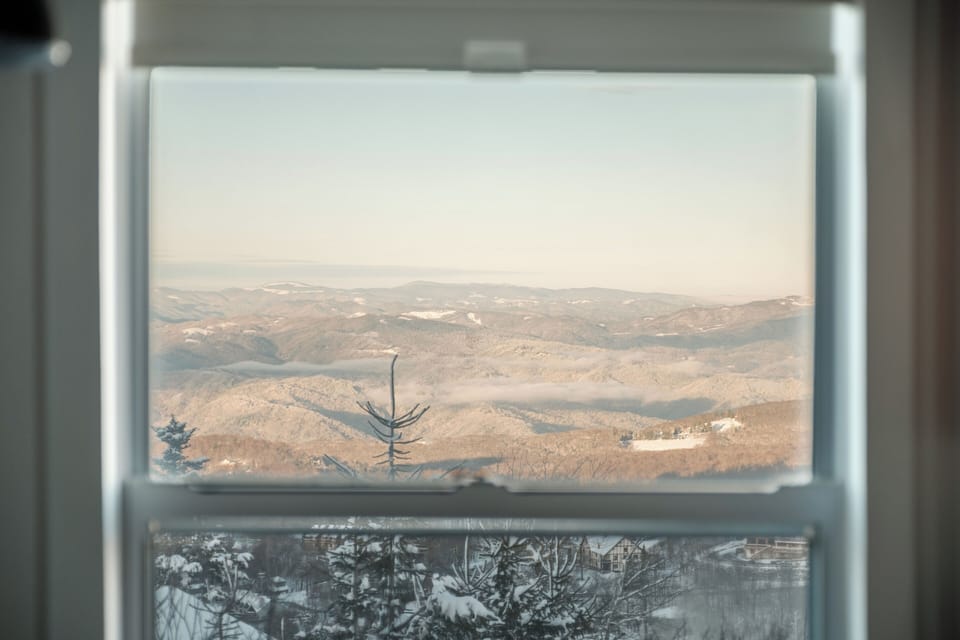 Long-range mountain layers framed right from the window, a peaceful view to enjoy while you sip your morning coffee or wind down after a full day out.