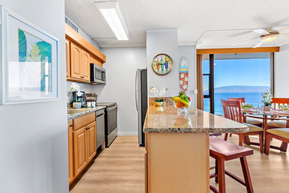 Stainless appliances, granite counters