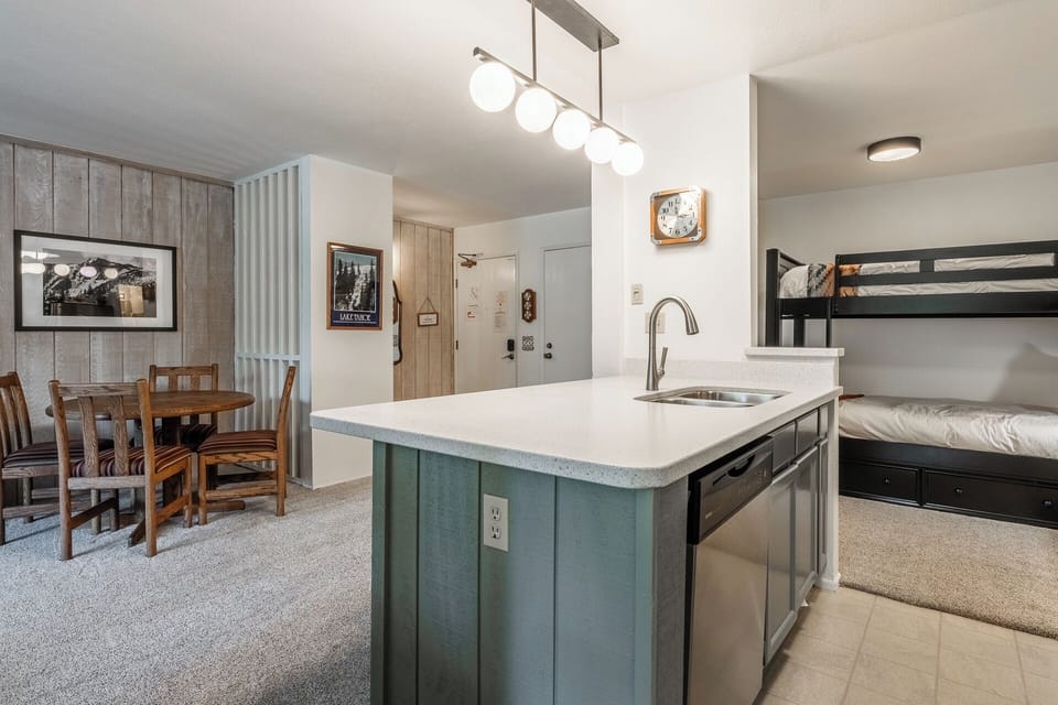 Fully Equipped Kitchen , 2 bar stools