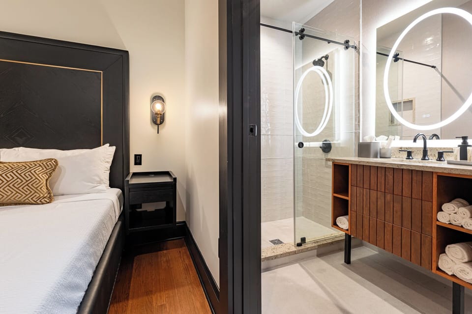 Bedroom 1 - En-suite bathroom