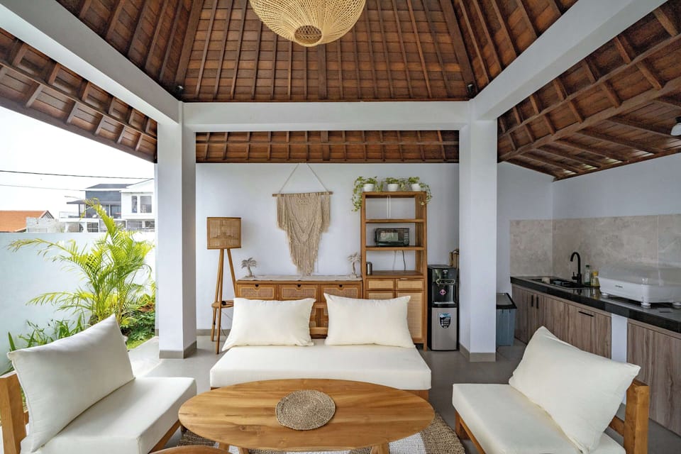 Villa, 3 Bedrooms, Patio, Pool View | Living room