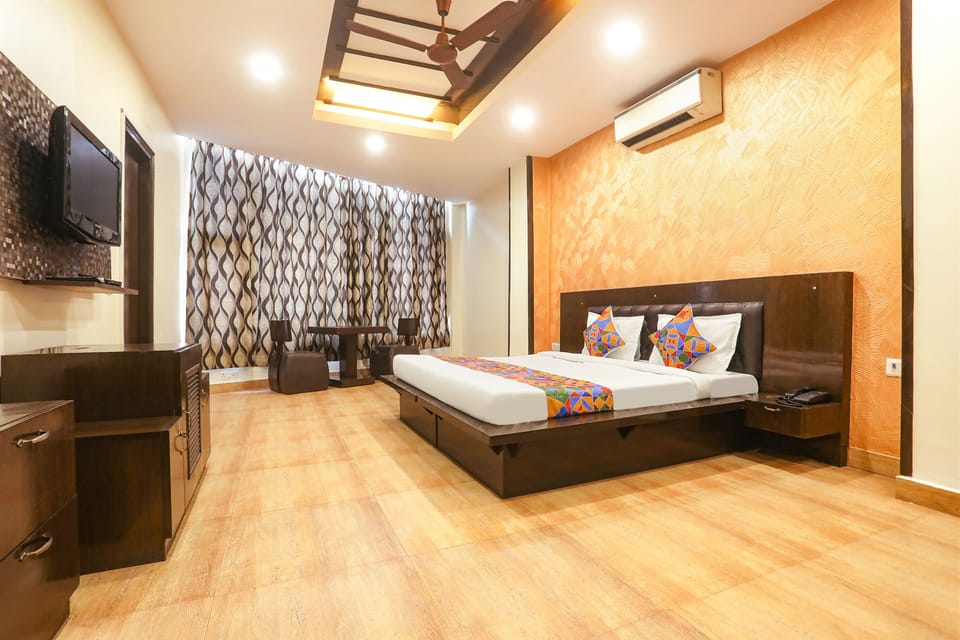 Egyptian cotton sheets, premium bedding, in-room safe, free WiFi