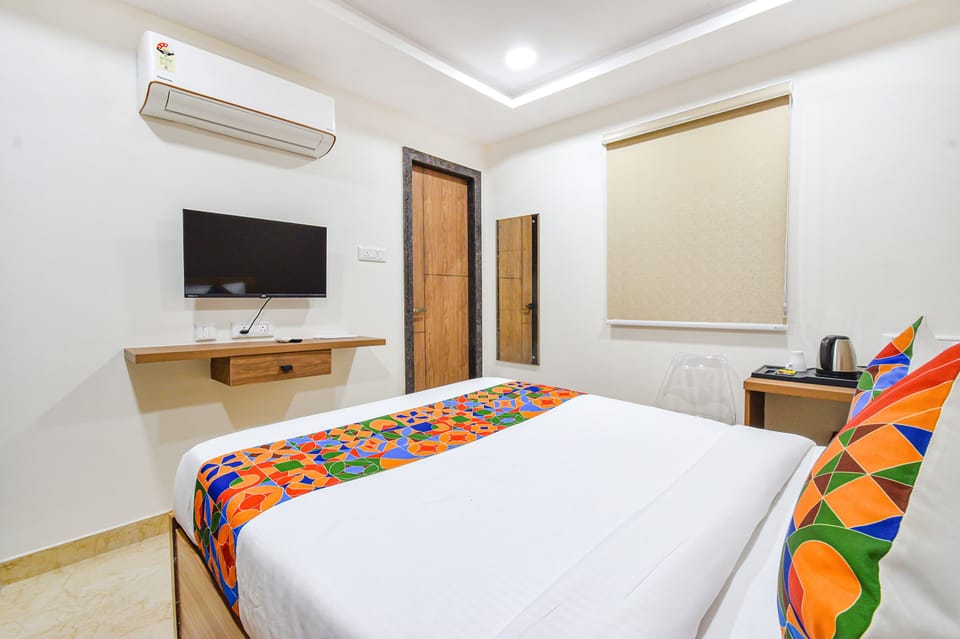 Egyptian cotton sheets, premium bedding, in-room safe, free WiFi