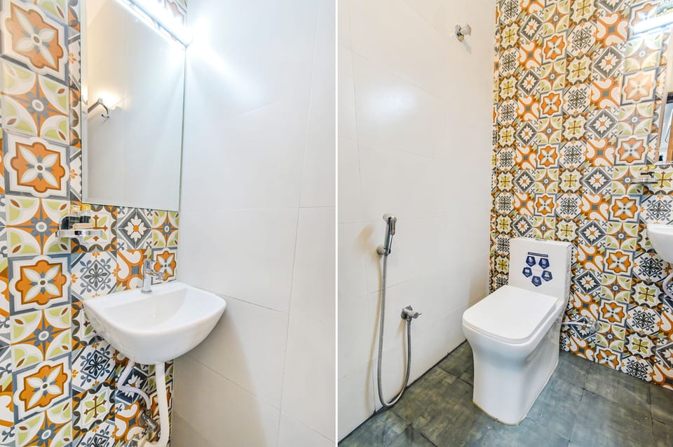 Shower, rainfall showerhead, free toiletries, towels