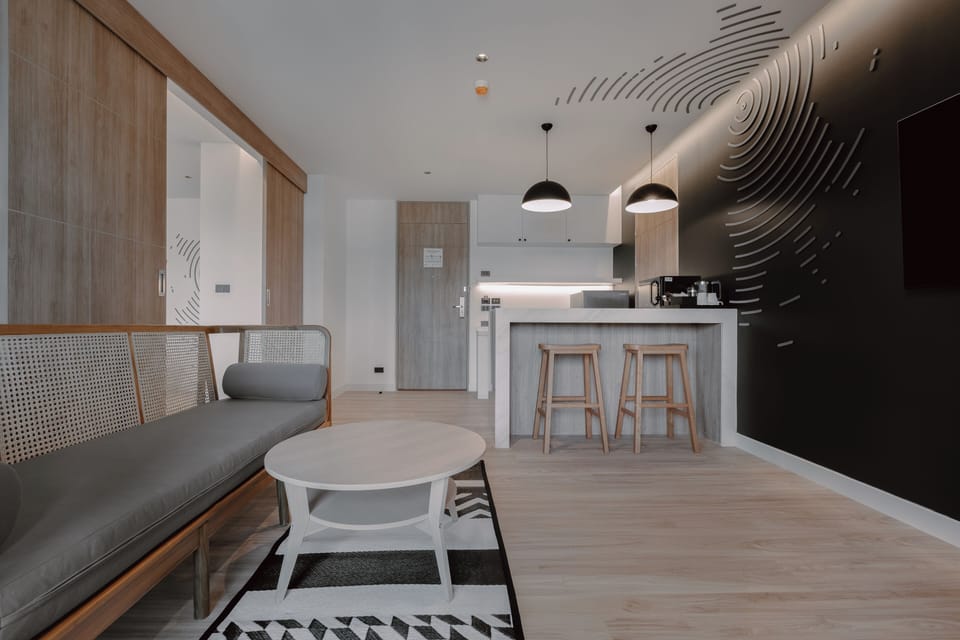 One Bedroom Suite Twin | Desk, laptop workspace, WiFi (free)