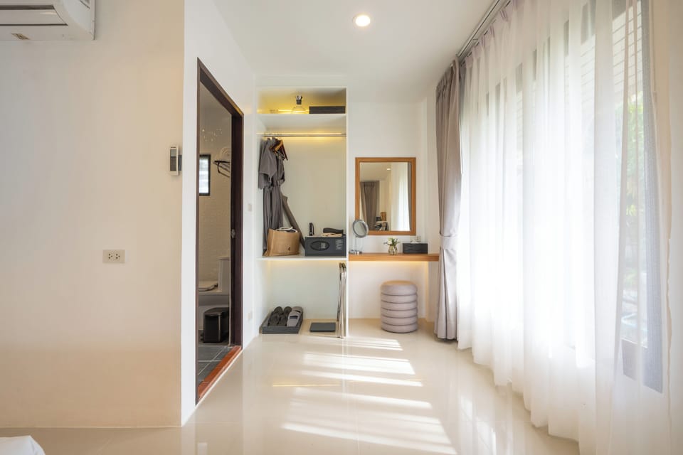 Deluxe Double Room, Balcony, Garden View | In-room safe, desk, iron/ironing board (on request), WiFi (free)