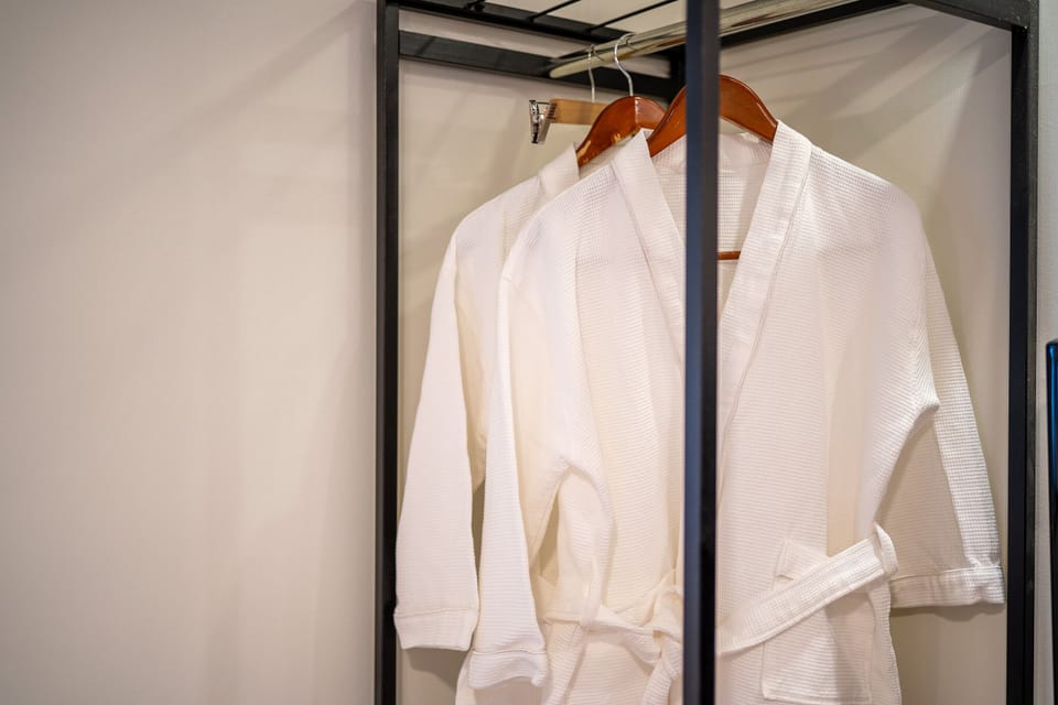 Luxury | Free WiFi, bed sheets, wheelchair access