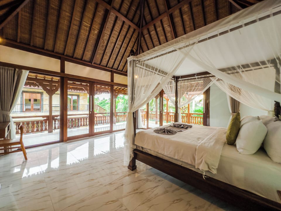 Suite | Desk, free WiFi, bed sheets
