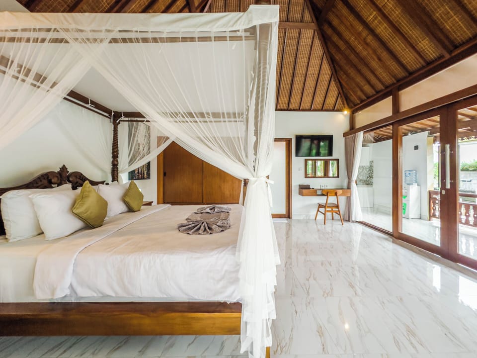 Suite | Desk, free WiFi, bed sheets