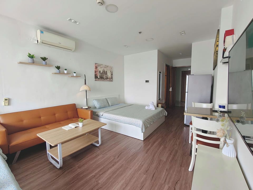 1 bedroom, desk, laptop workspace, blackout drapes