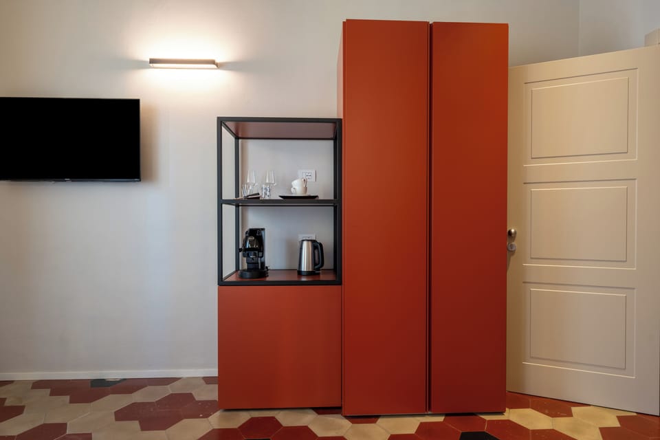 Comfort Room | In-room safe, desk, laptop workspace, soundproofing