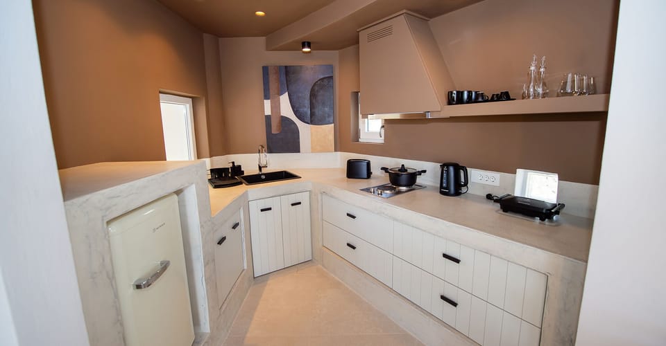 Superior Suite, Balcony | Private kitchen | Fridge, stovetop