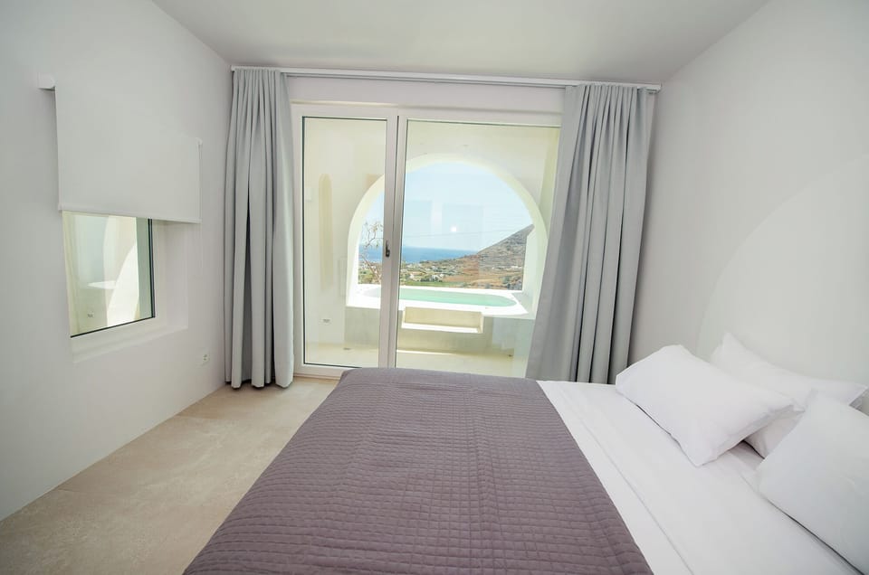 Superior Suite, Balcony | Soundproofing, free WiFi