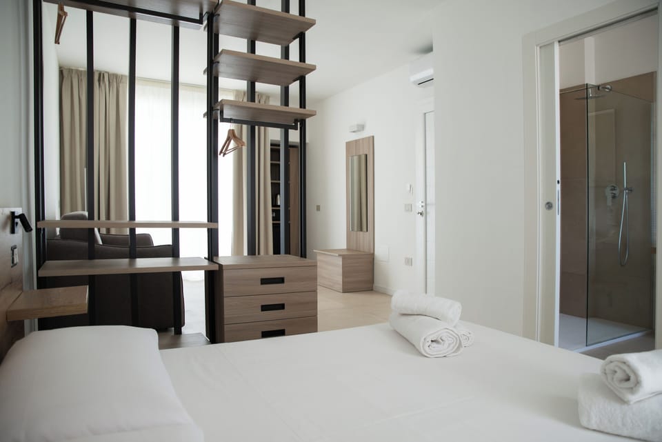 Panoramic Suite | 1 bedroom, minibar, in-room safe, laptop workspace